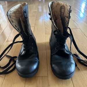 Harry Potter size 9 combat boots good condition